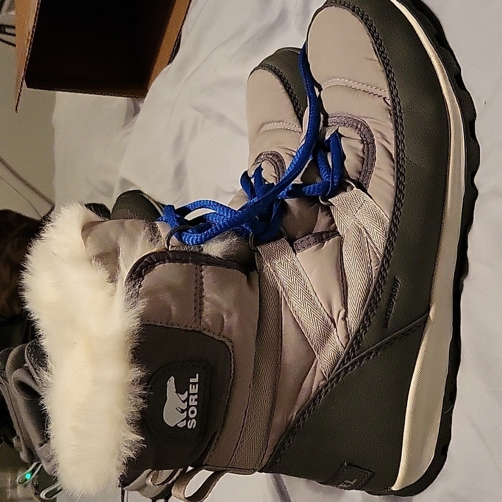 Sorel snow boots like new